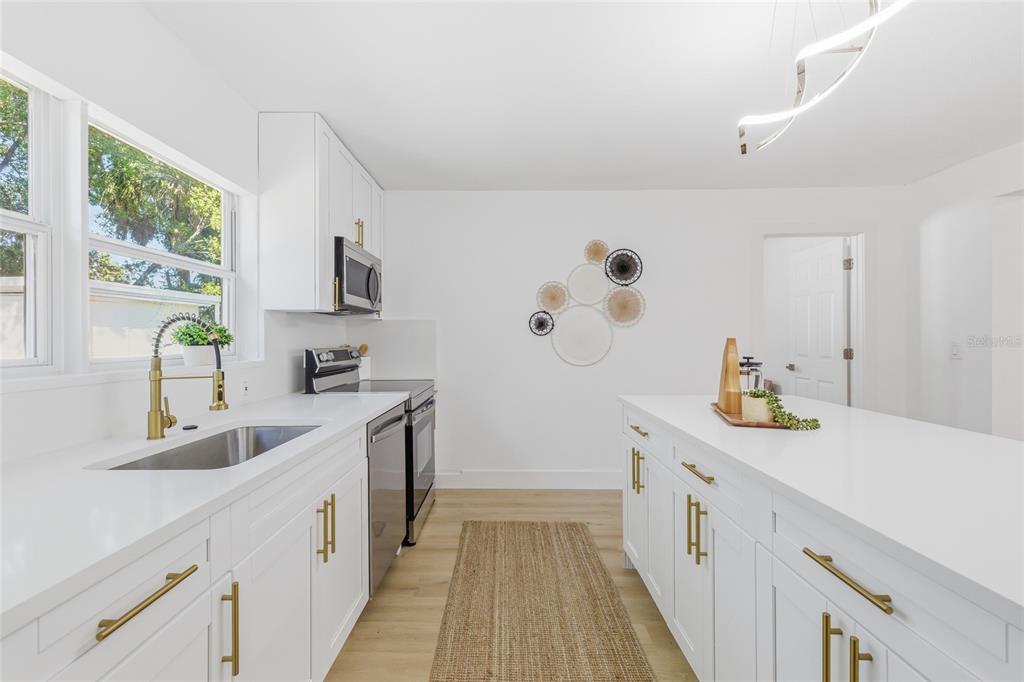 3917 West Pine Street Tampa, FL 33607 - Photo 13 of 40