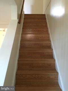 1228 Haverhill Road Baltimore, MD 21229 - Photo 6 of 14 Stairs