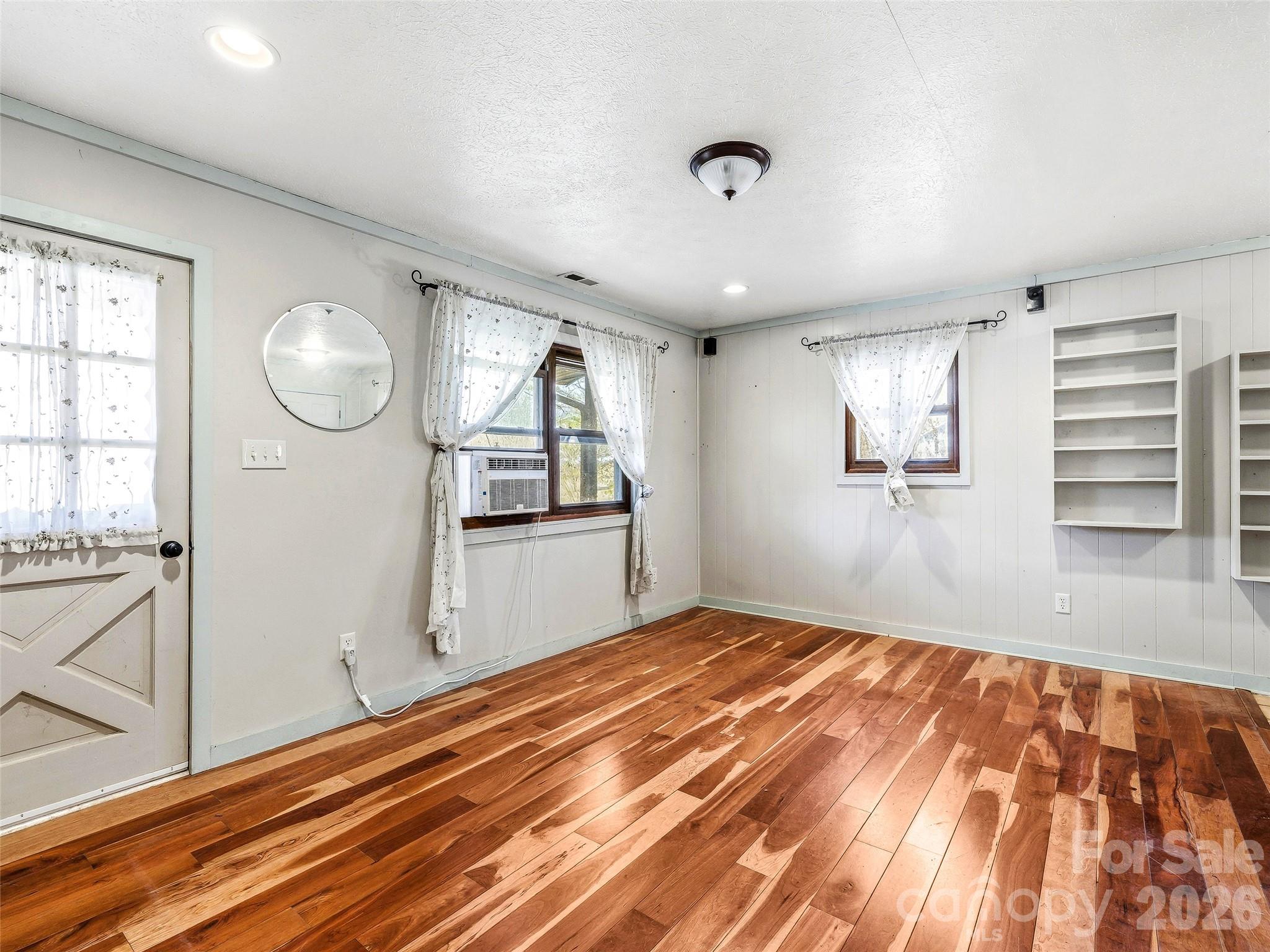 7 Nelson Road Hendersonville, NC 28791 - Photo 5 of 33 Gallery Image 5