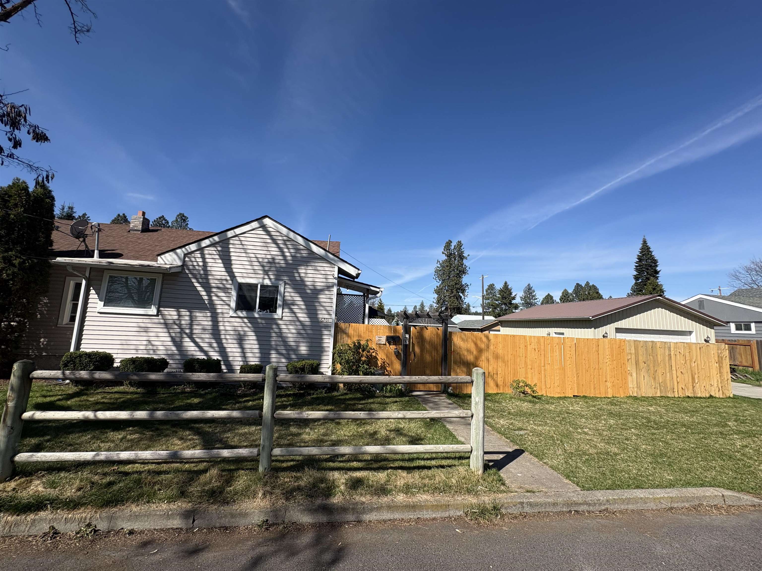 6701 North Normandie Street Spokane, WA 99208 - Photo 2 of 27