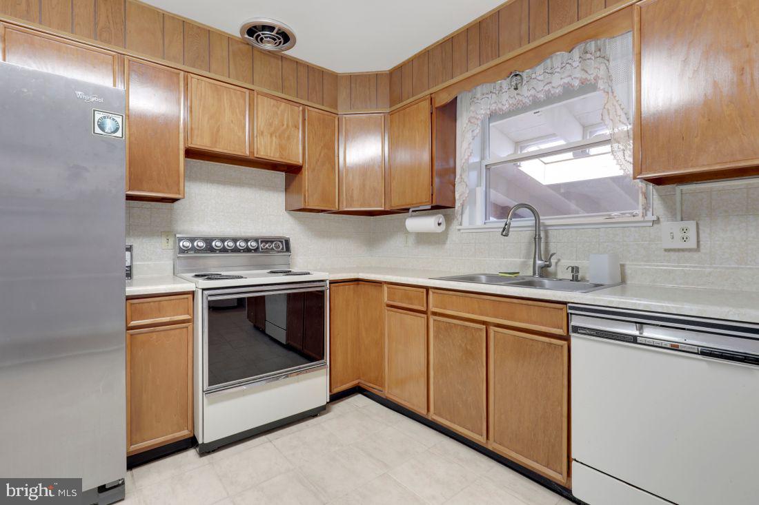 8418 High Ridge Road Ellicott City, MD 21043 - Photo 16 of 53 Gallery Image 16