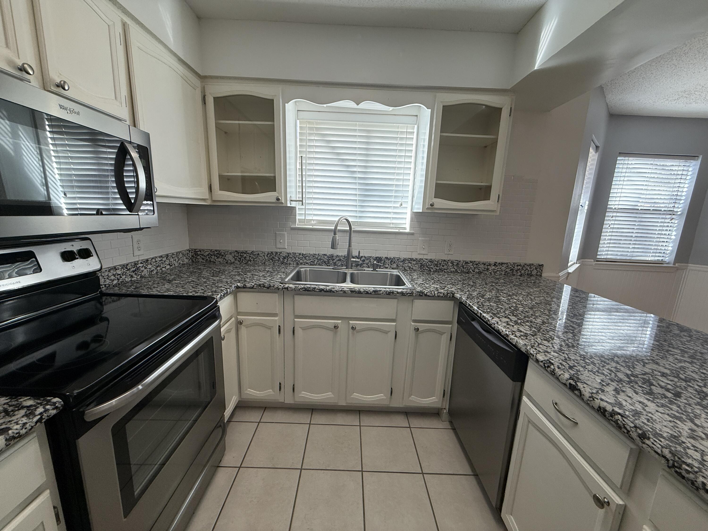 111 Post Oak Place Shalimar, FL 32579 - Photo 6 of 22 IMG_4584