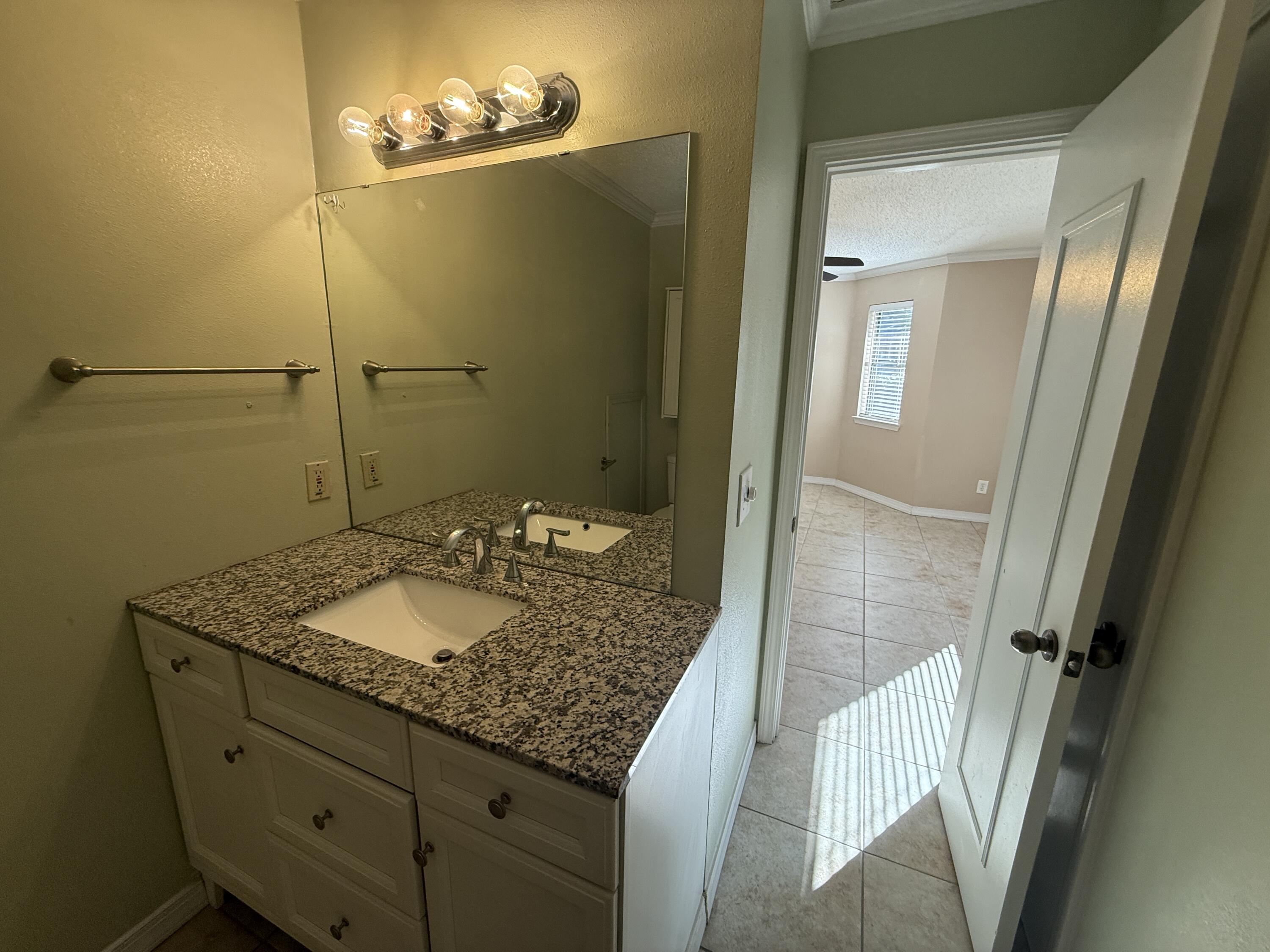 111 Post Oak Place Shalimar, FL 32579 - Photo 10 of 22 IMG_4578