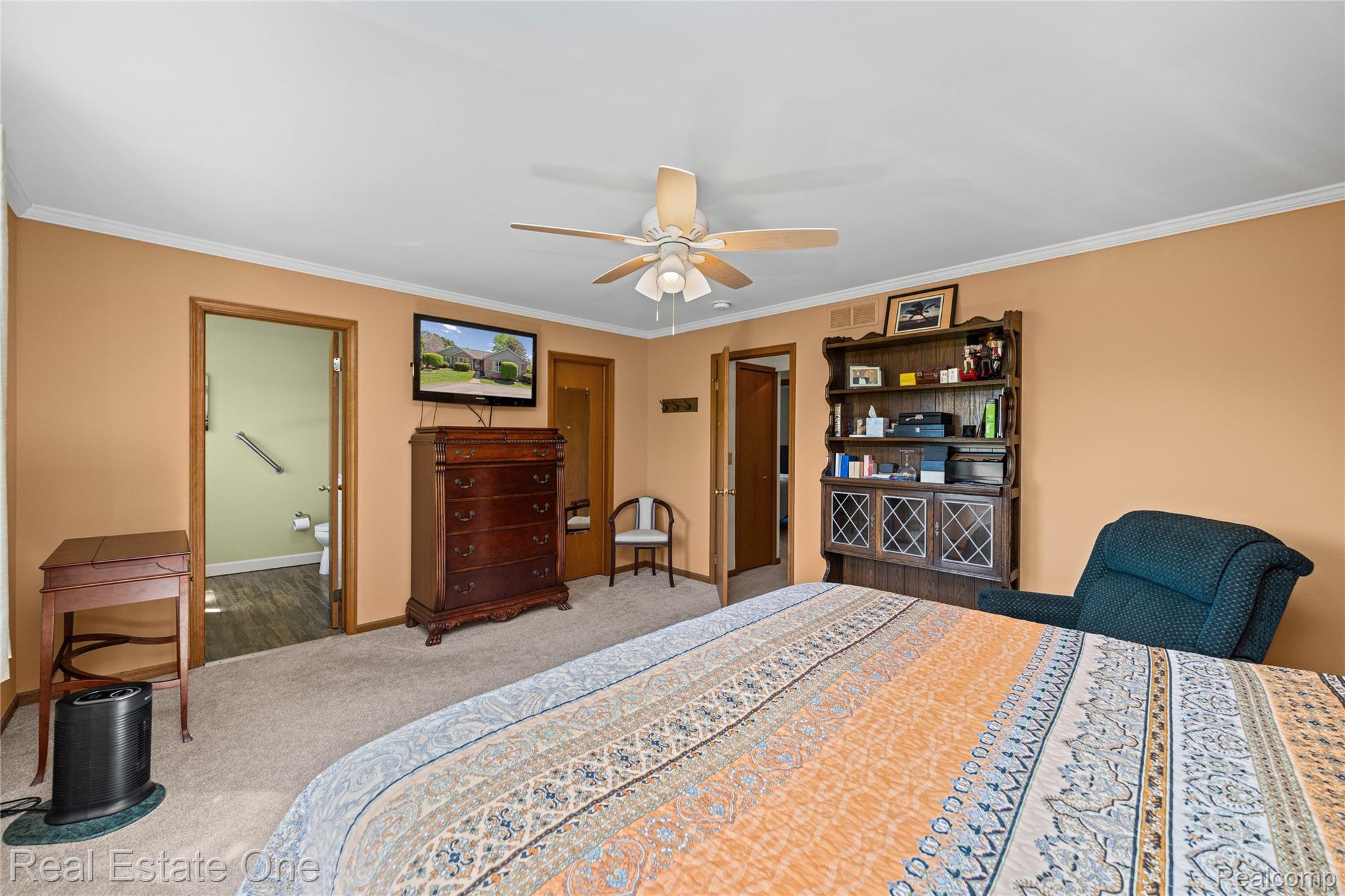 25550 Wixom Road Novi, MI 48374 - Photo 17 of 37 Primary bedroom