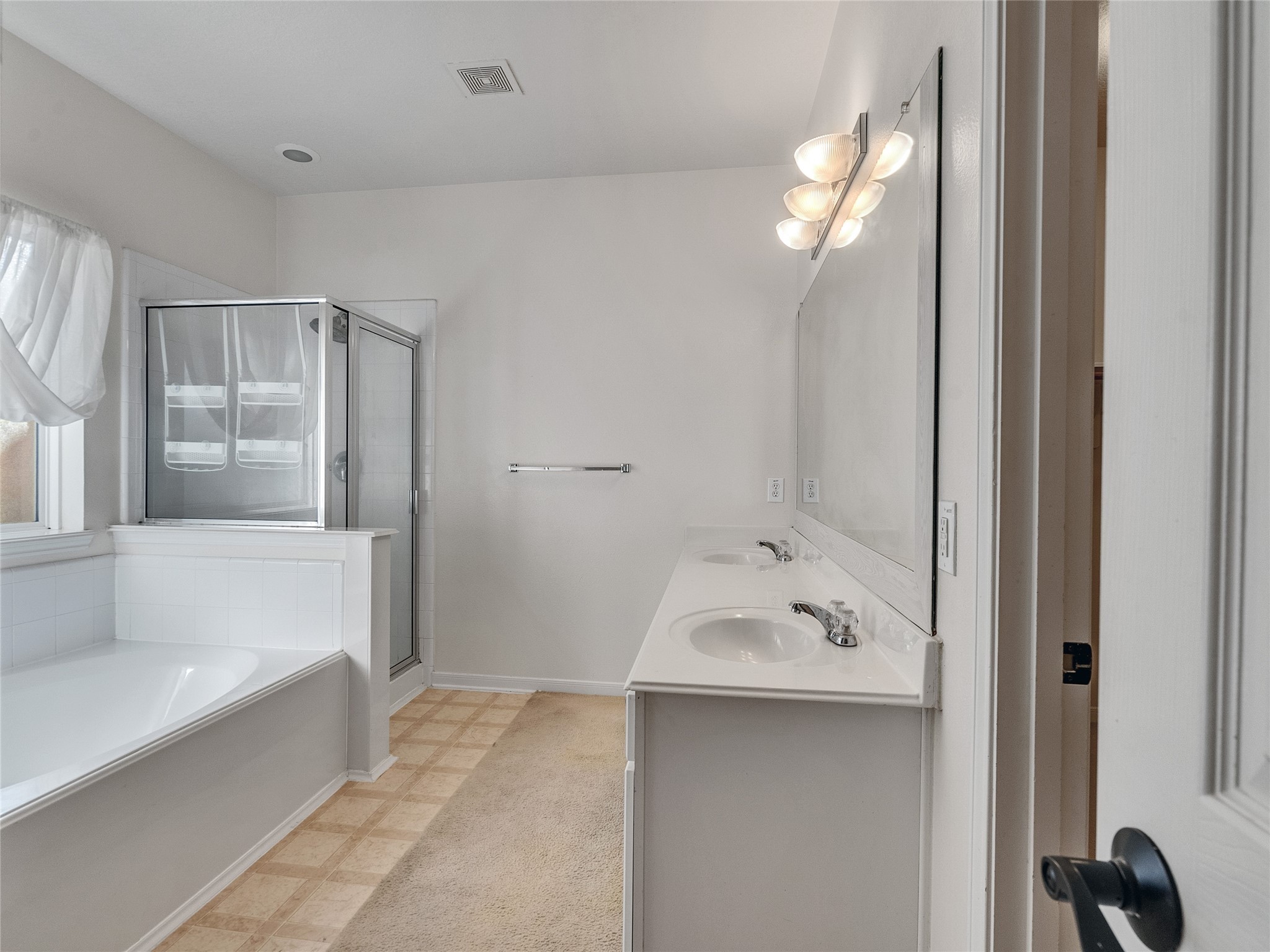 9915 Valance Way Conroe, TX 77385 - Photo 16 of 31 a bathroom with a bathtub and a sink