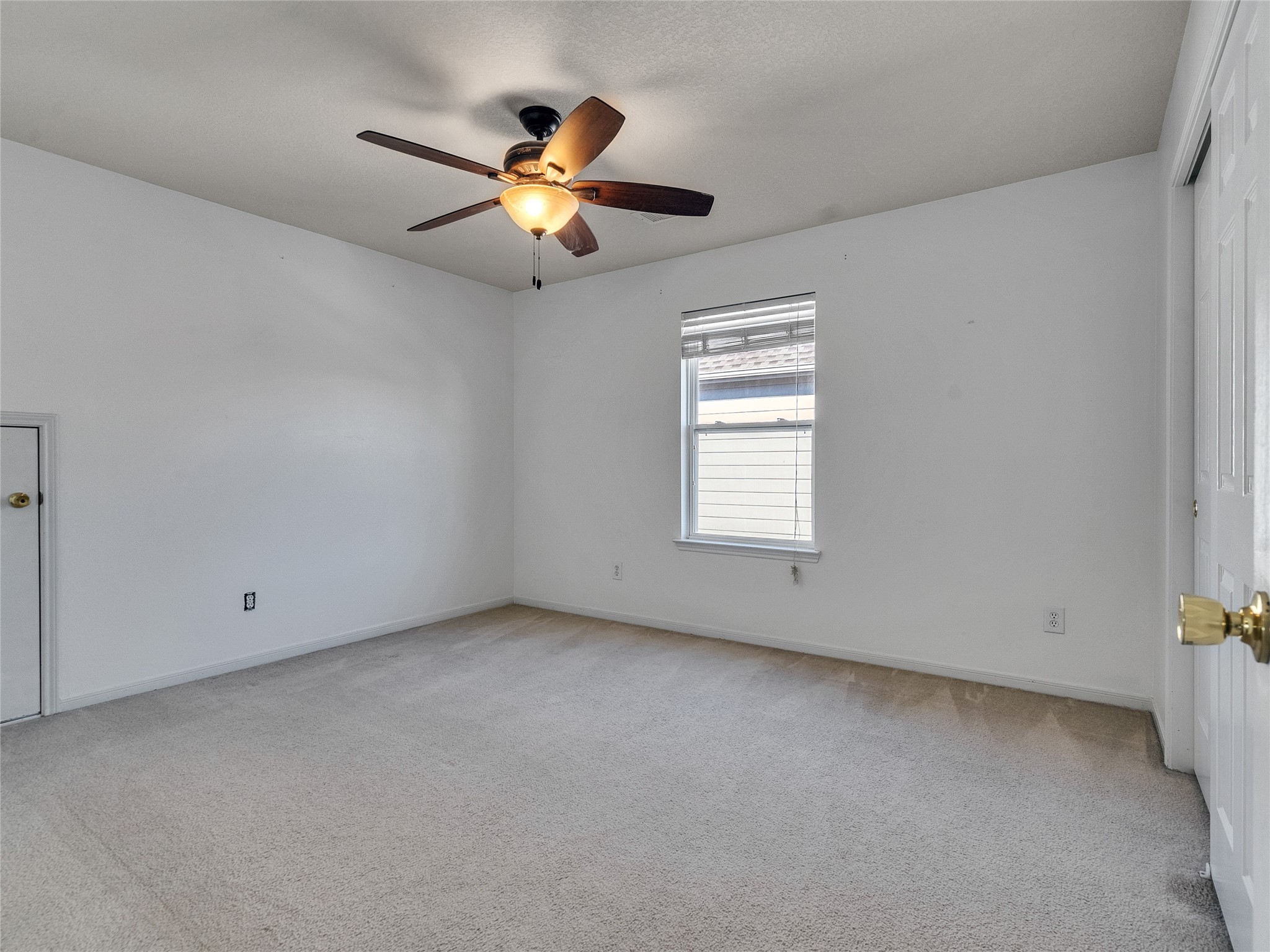 9915 Valance Way Conroe, TX 77385 - Photo 24 of 31 an empty room with windows and fan
