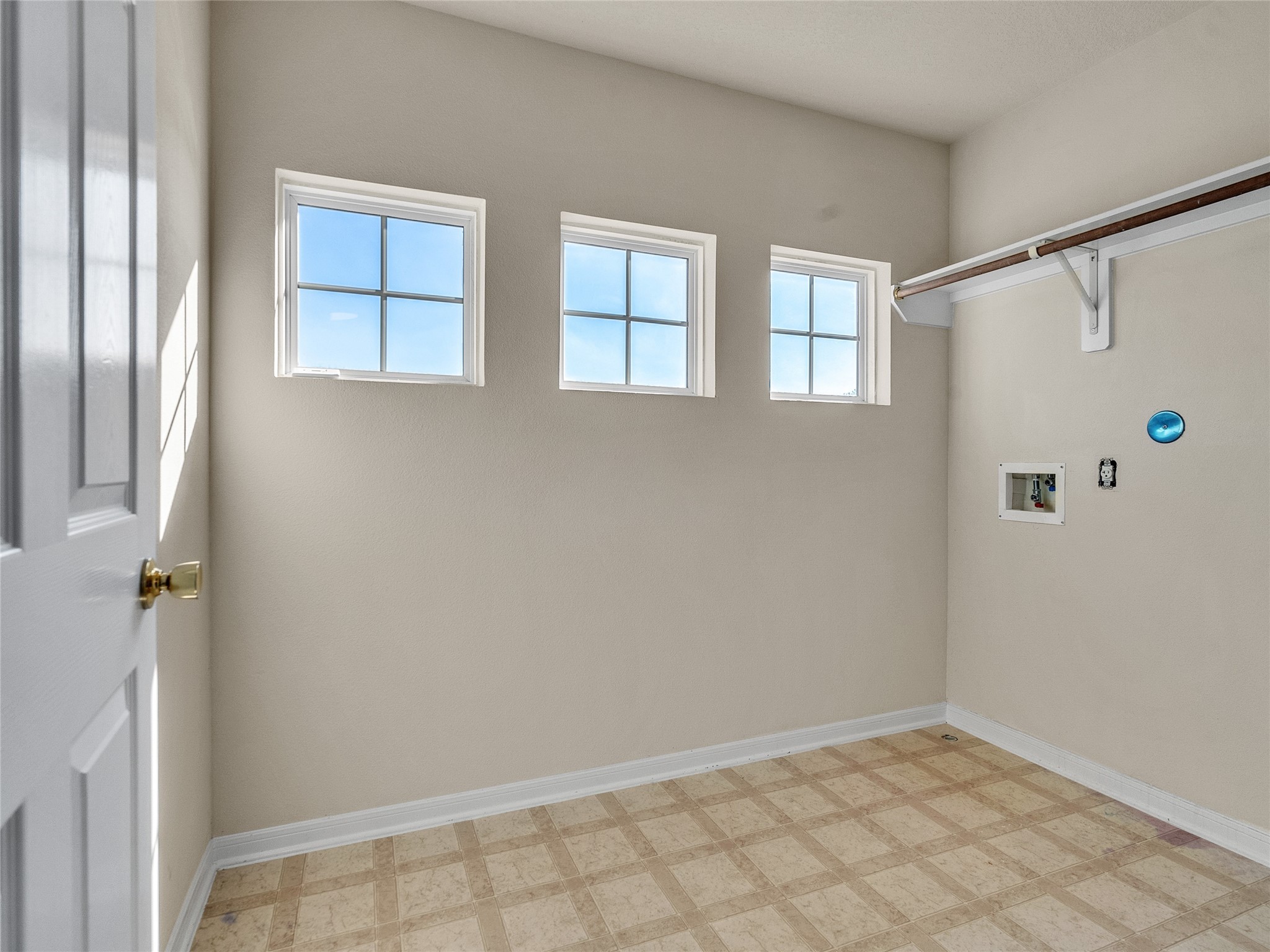 9915 Valance Way Conroe, TX 77385 - Photo 27 of 31 a view of an empty room with windows