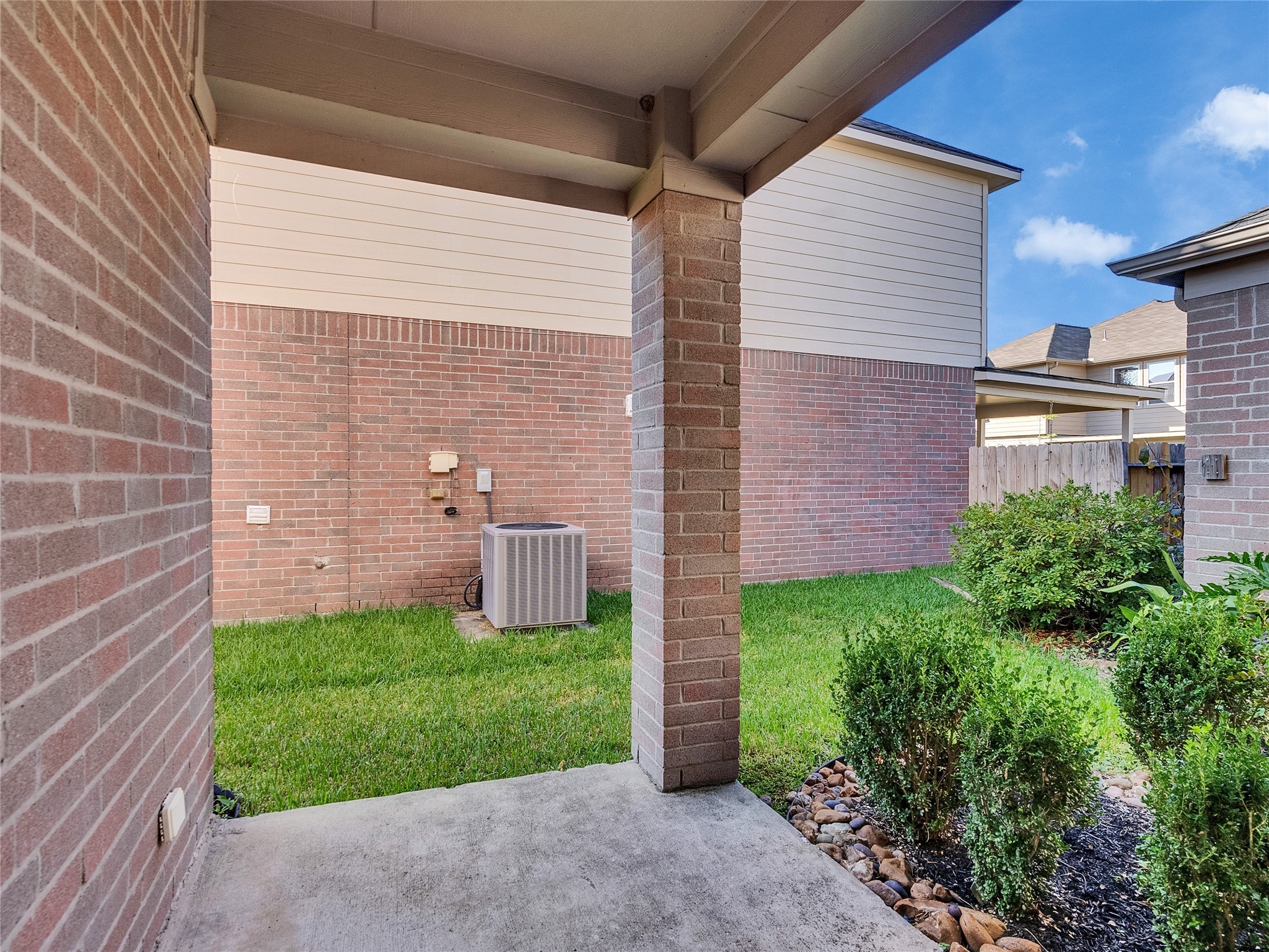 9915 Valance Way Conroe, TX 77385 - Photo 28 of 31 a view of a back yard of the house