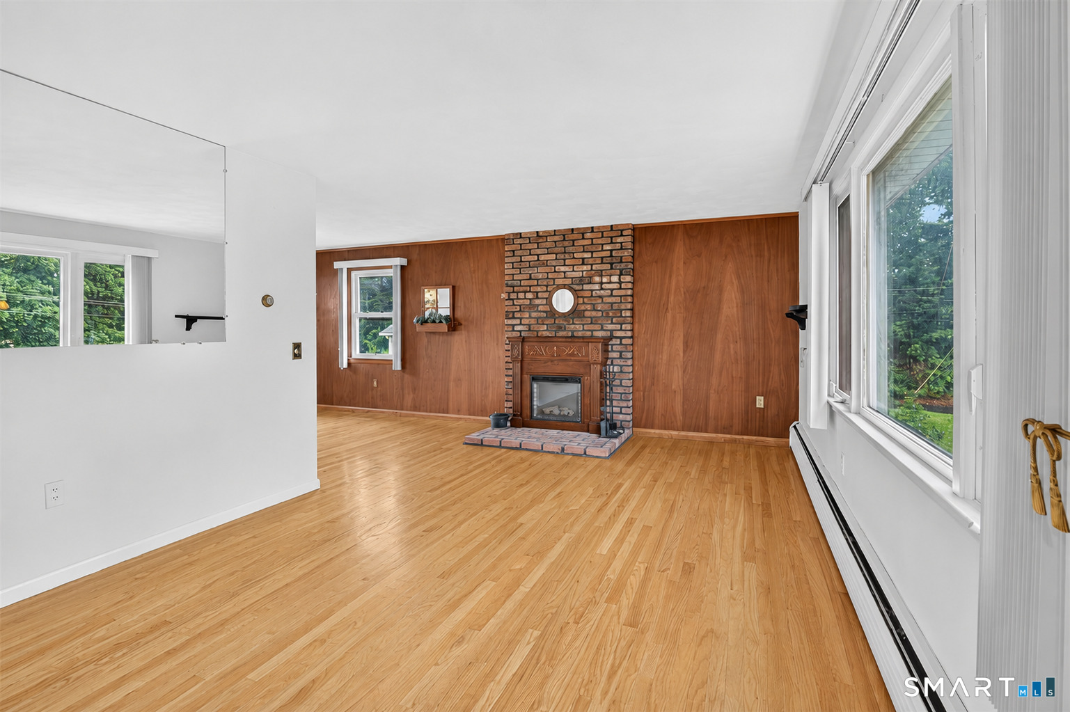 26 Russell Road Meriden, CT 06450 - Photo 5 of 36