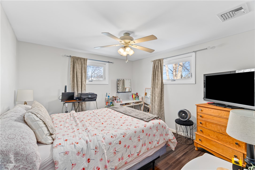 28 Hoyt Street Warwick, RI 02886 - Photo 13 of 32