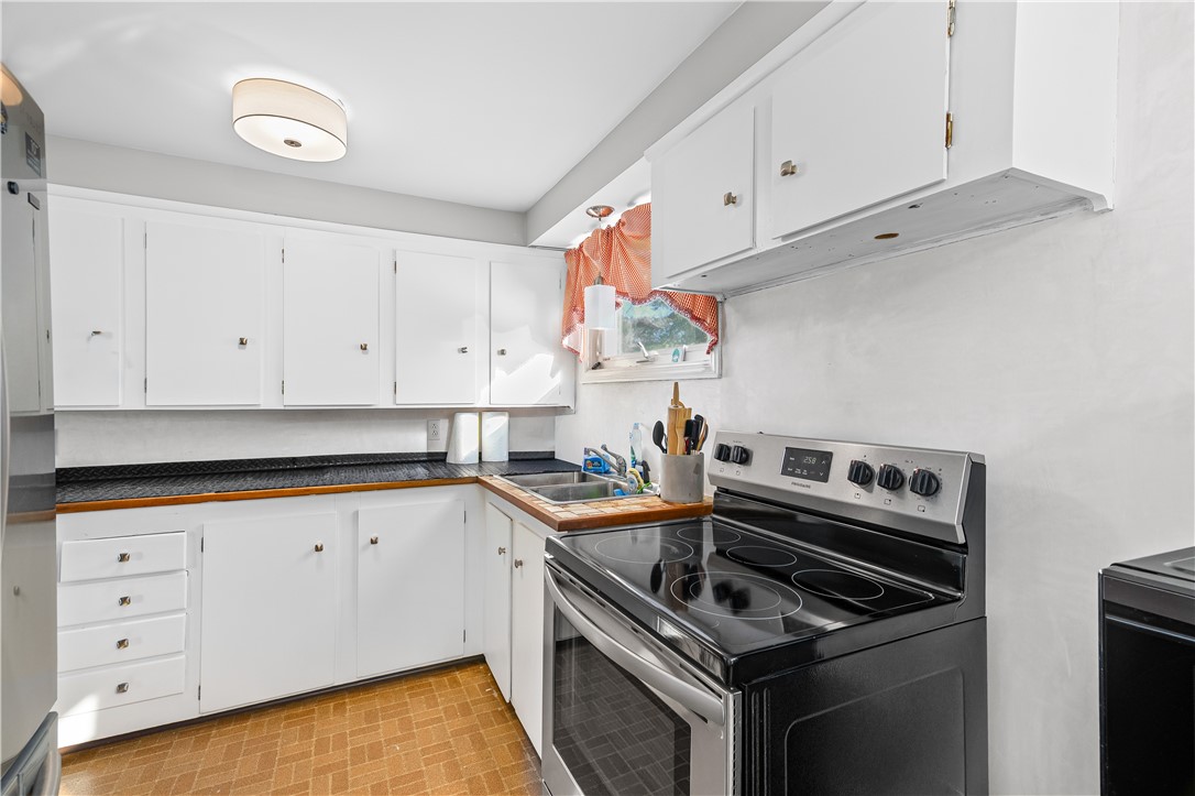 28 Hoyt Street Warwick, RI 02886 - Photo 3 of 32