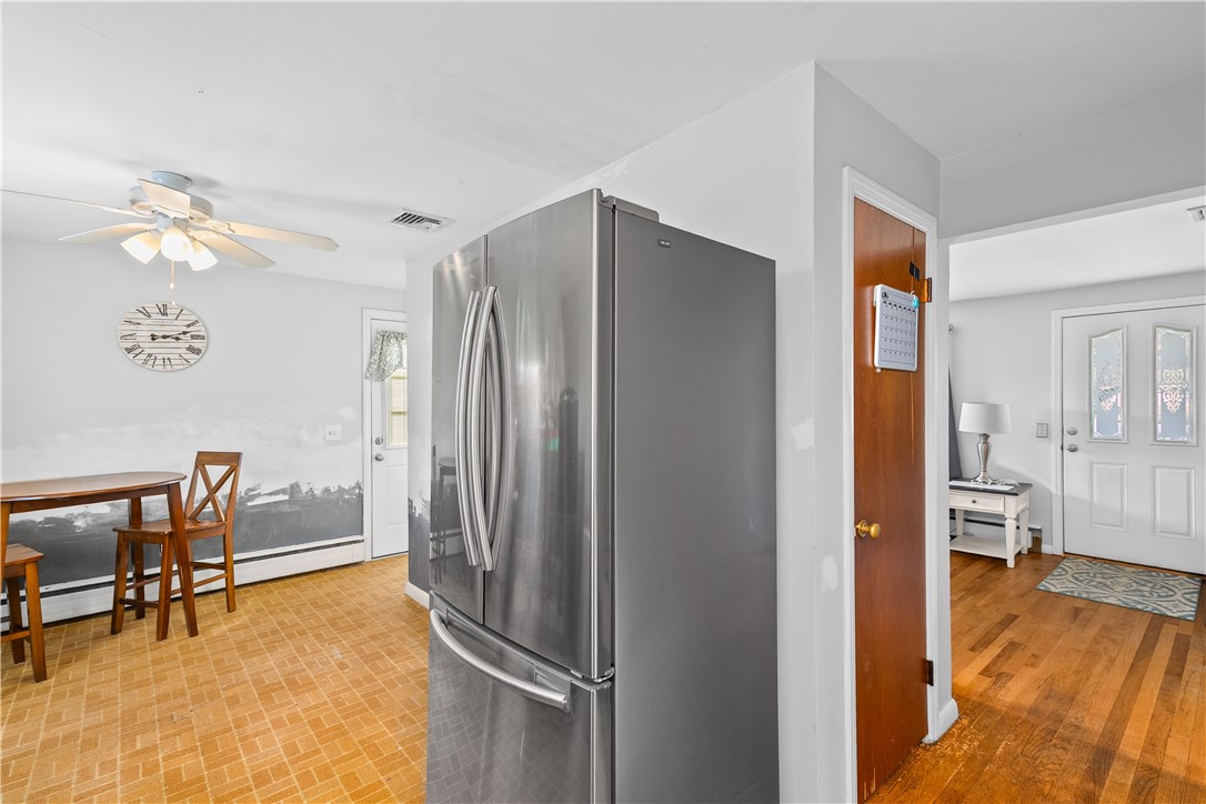 28 Hoyt Street Warwick, RI 02886 - Photo 5 of 32