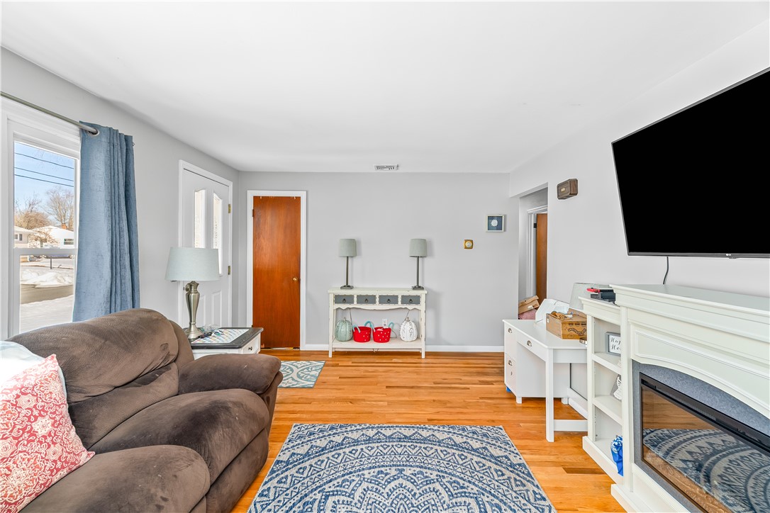 28 Hoyt Street Warwick, RI 02886 - Photo 9 of 32