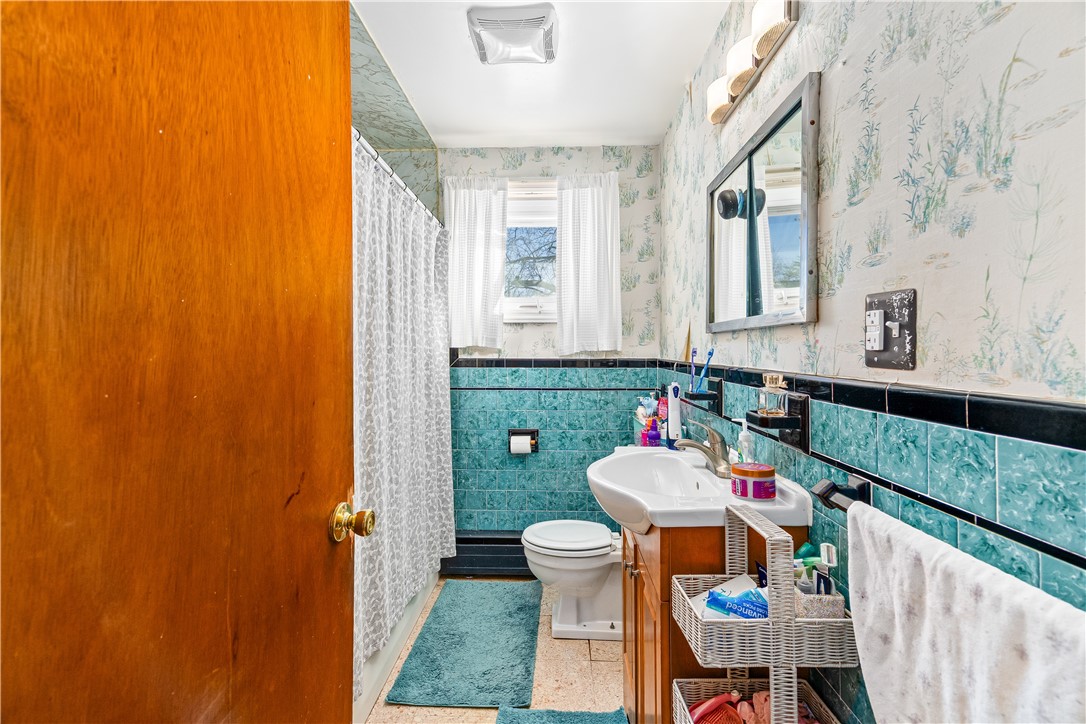 28 Hoyt Street Warwick, RI 02886 - Photo 10 of 32