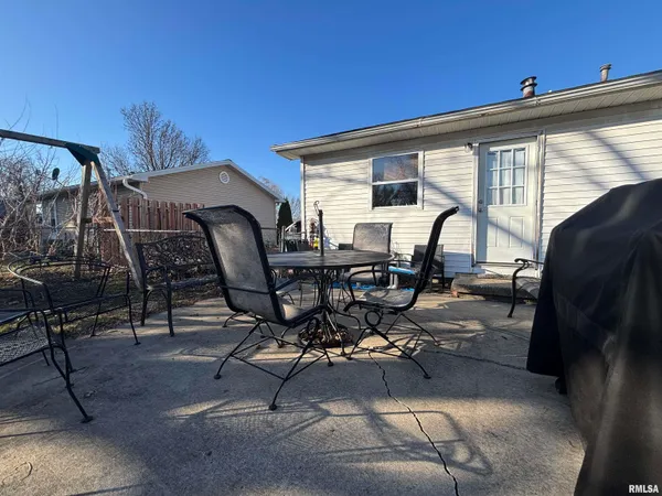 $113,500 | 11 Sommerset Drive, Jacksonville, IL 62650