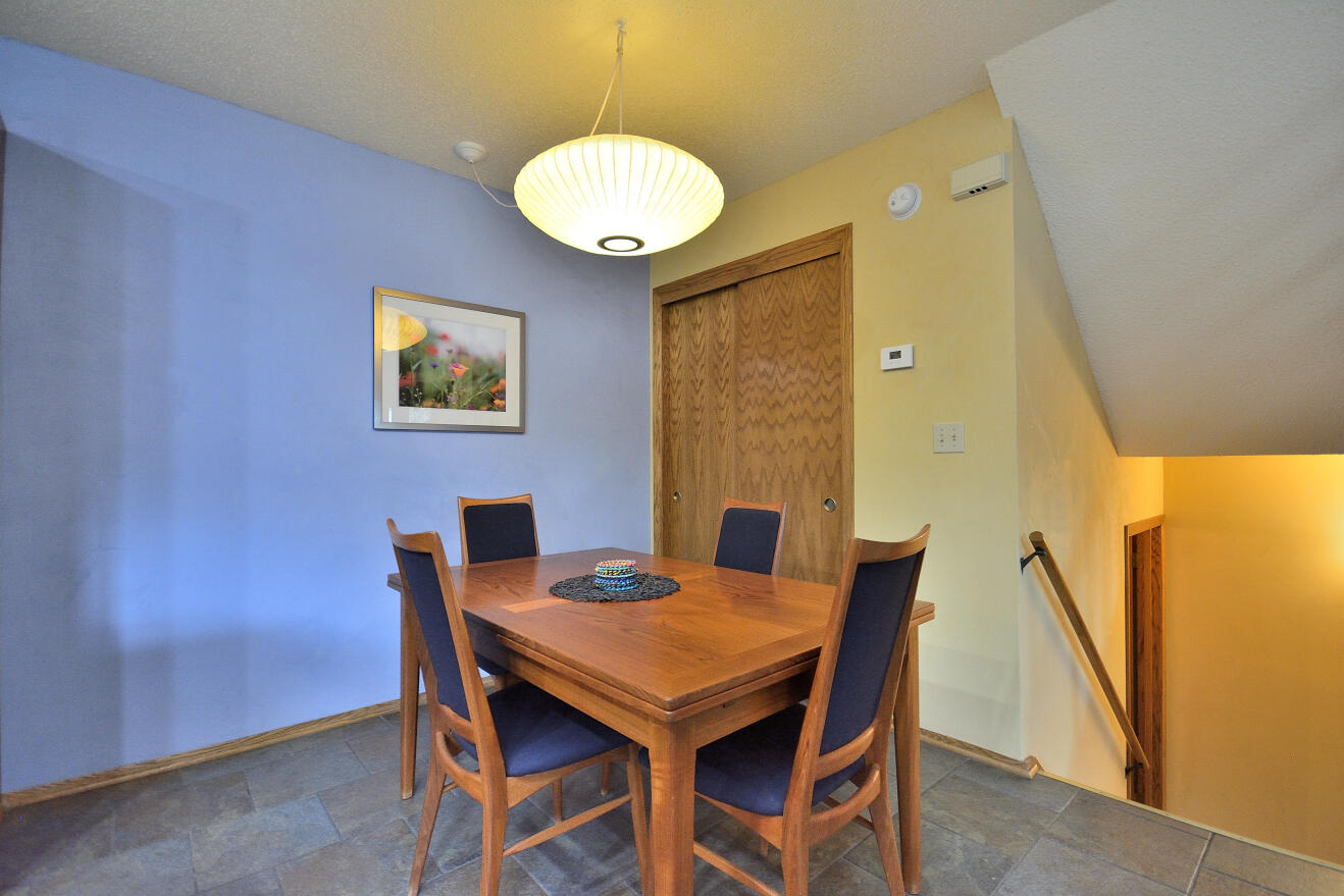 15651 West Ridge Road New Berlin, WI 53151 - Photo 12 of 27 DINING AREA