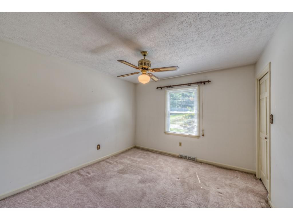 316 Spring Valley Road Bristol, VA 24201 - Photo 15 of 28 Photo 15
