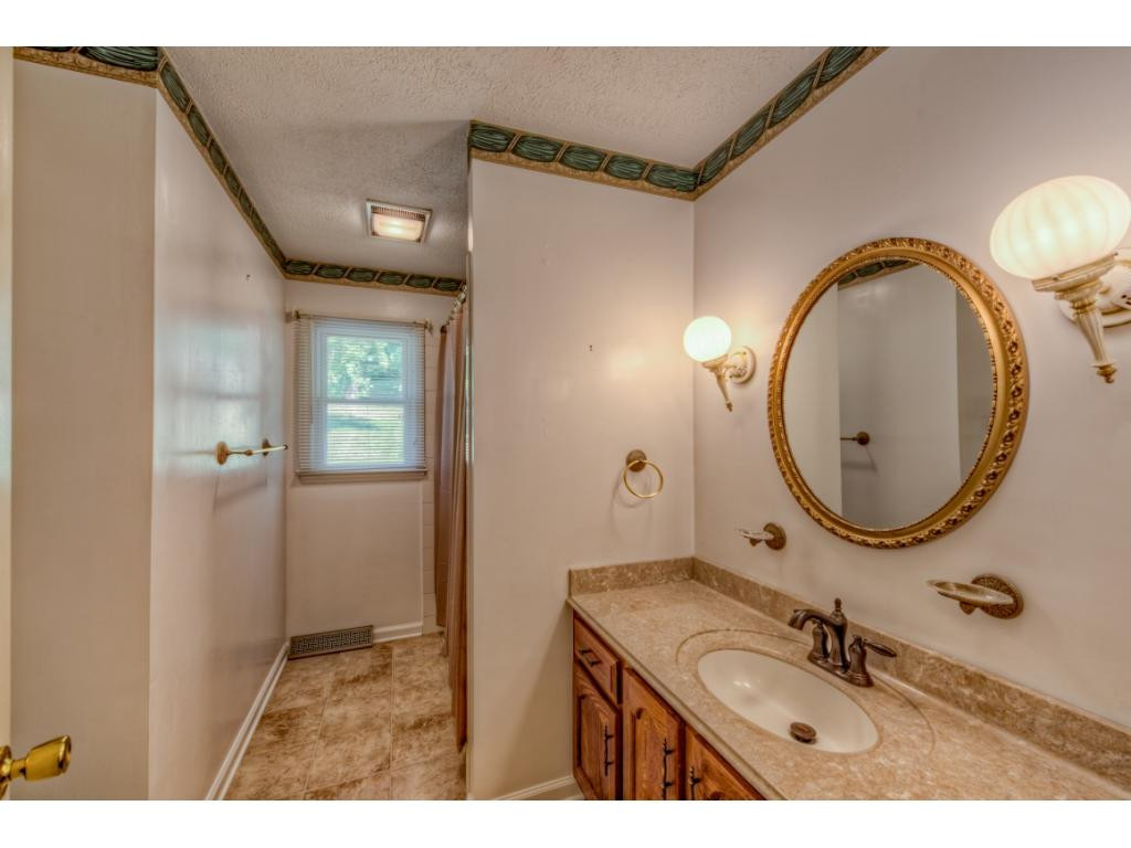 316 Spring Valley Road Bristol, VA 24201 - Photo 17 of 28 Photo 17