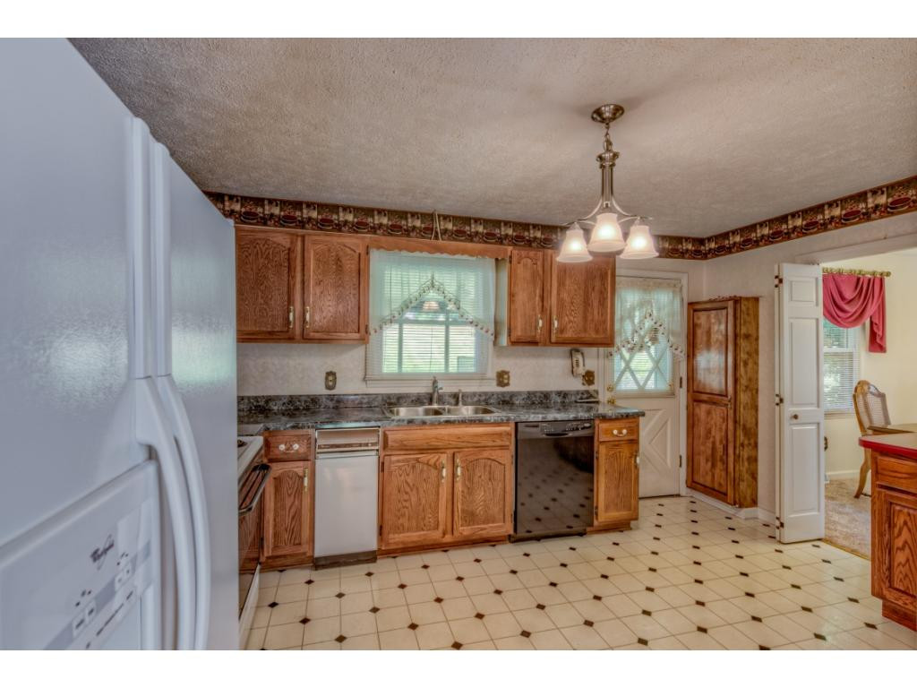 316 Spring Valley Road Bristol, VA 24201 - Photo 8 of 28 Photo 8