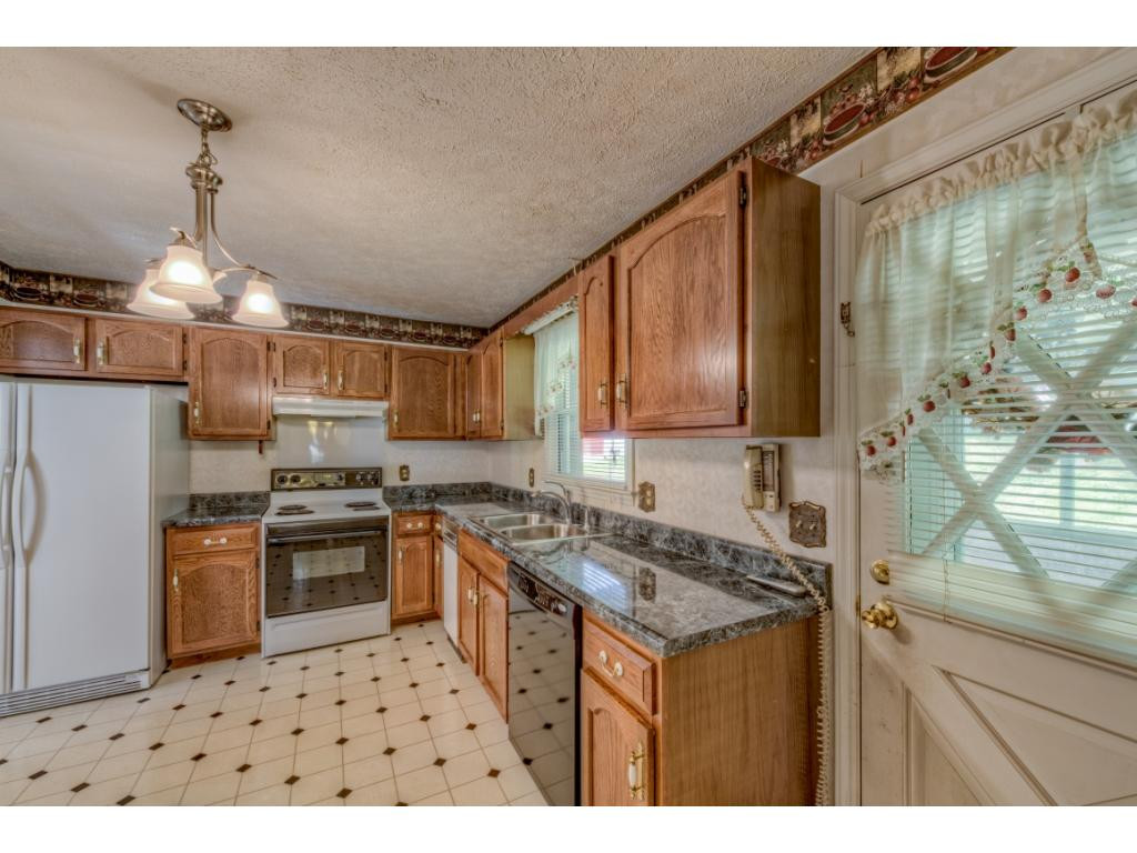 316 Spring Valley Road Bristol, VA 24201 - Photo 9 of 28 Photo 9