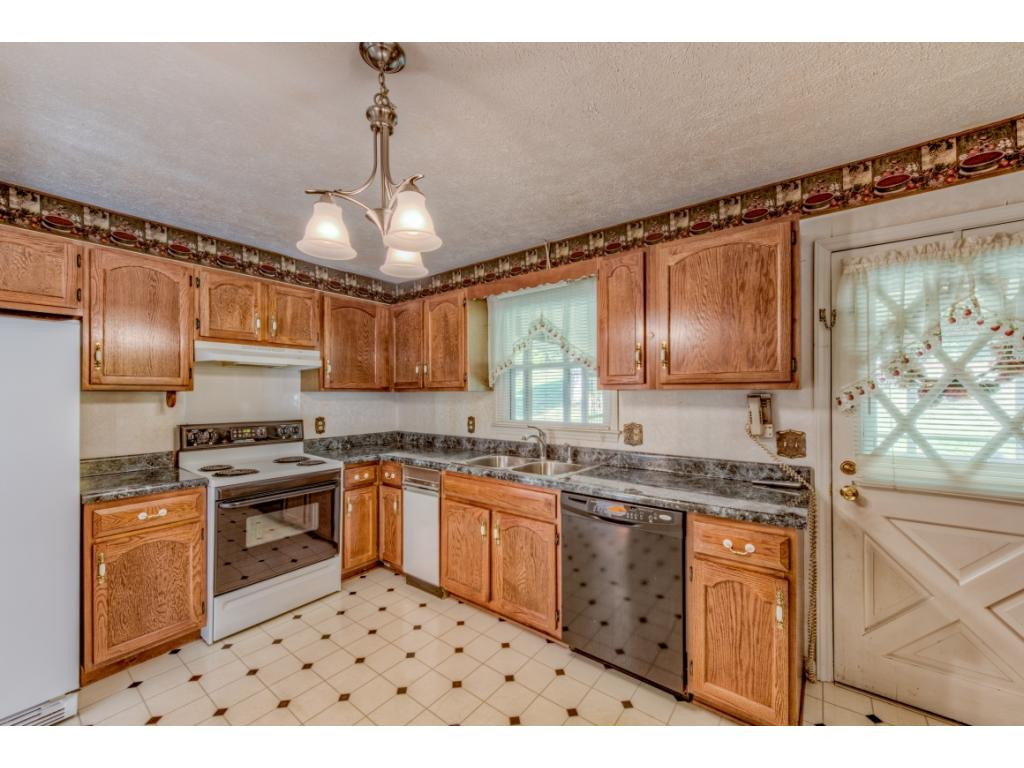 316 Spring Valley Road Bristol, VA 24201 - Photo 10 of 28 Photo 10