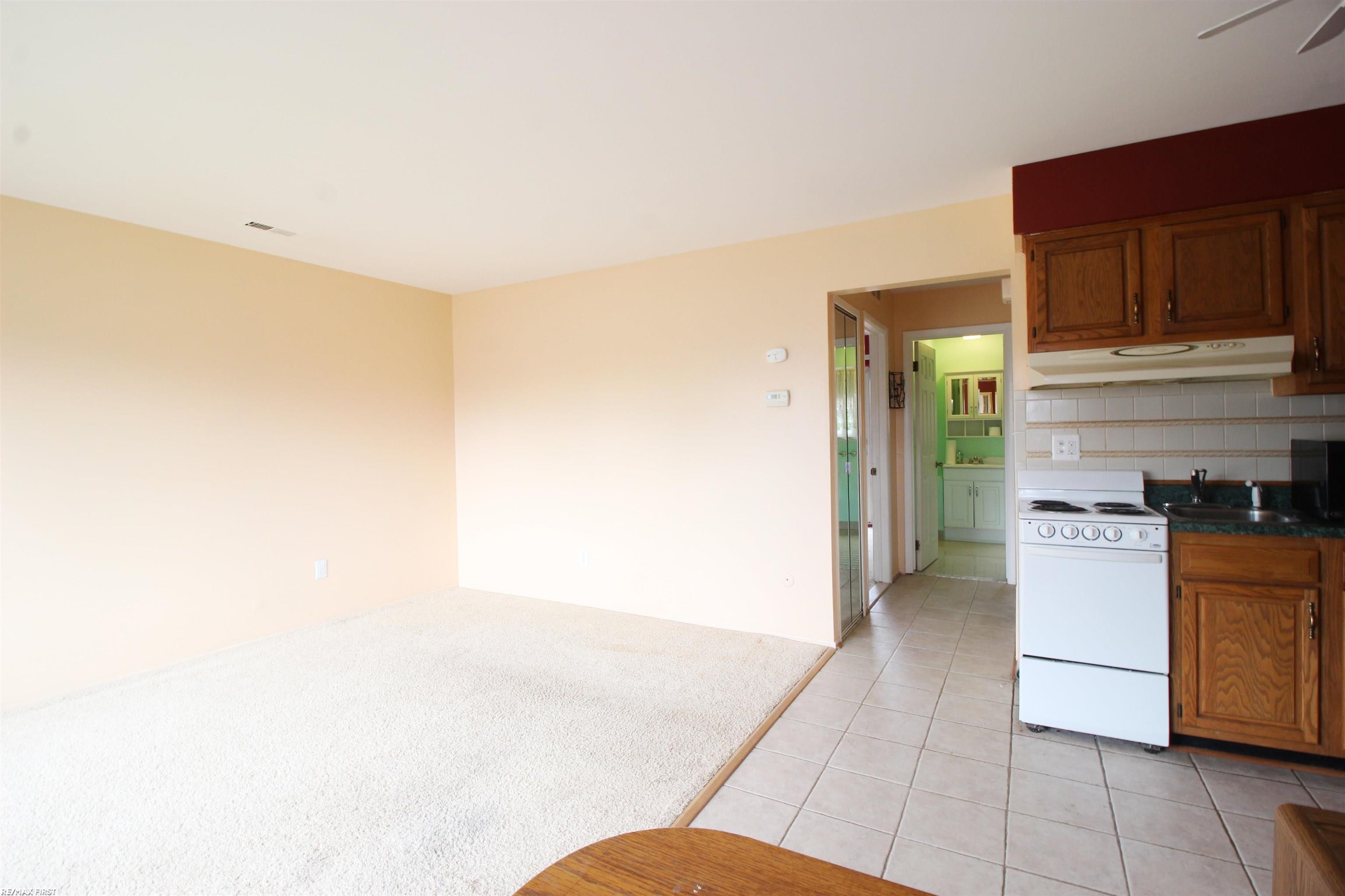 20385 15 Mile Road Clinton Township, MI 48035 - Photo 3 of 14 50106271-2.JPG