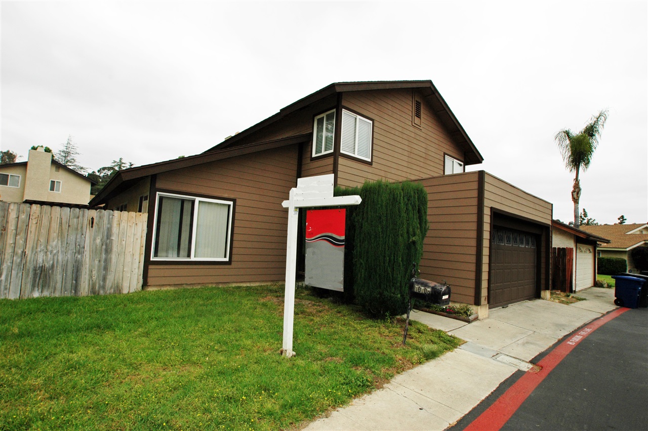 10106 Cliffside Place Spring Valley, CA 91977 - Photo 3 of 25 Gallery Image 3