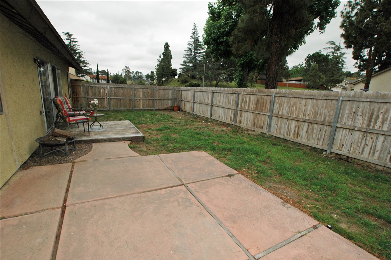 10106 Cliffside Place Spring Valley, CA 91977 - Photo 5 of 25 Gallery Image 5