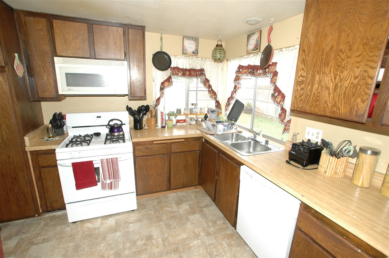 10106 Cliffside Place Spring Valley, CA 91977 - Photo 7 of 25 Gallery Image 7