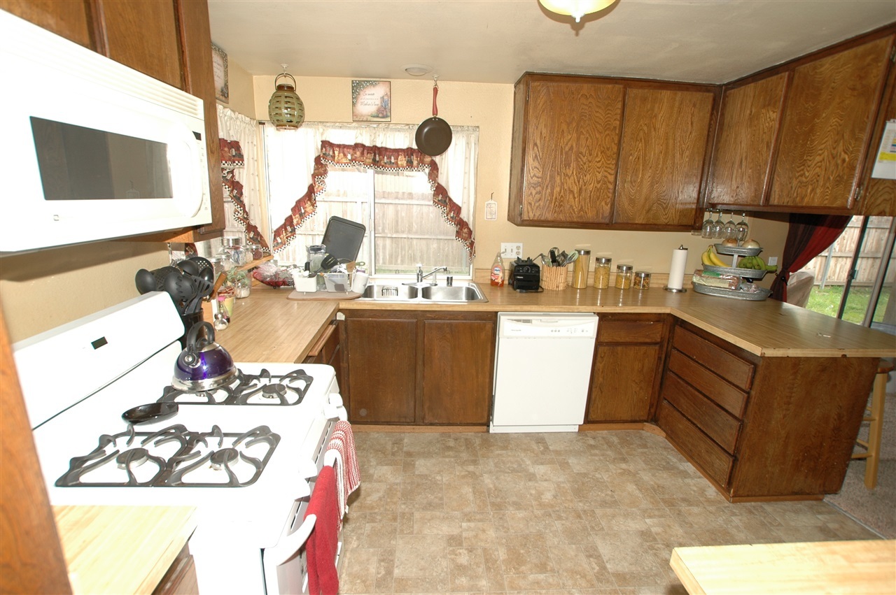 10106 Cliffside Place Spring Valley, CA 91977 - Photo 8 of 25 Gallery Image 8