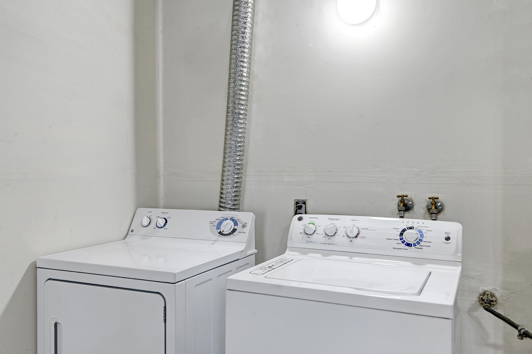 235 Vía Rengo Palm Desert, CA 92260 - Photo 13 of 16 LAUNDRY ONSITE RS