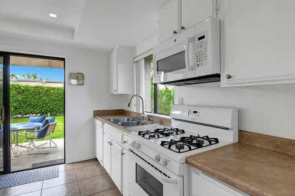 $2,800 | 235 VÃa Rengo, Palm Desert, CA 92260
