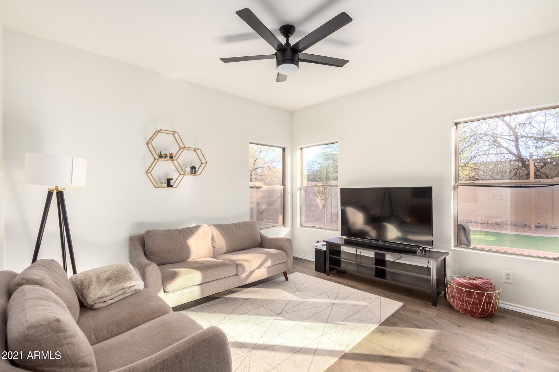 10537 West Almeria Road Avondale, AZ 85392 - Photo 11 of 34 0008-08-Almeria