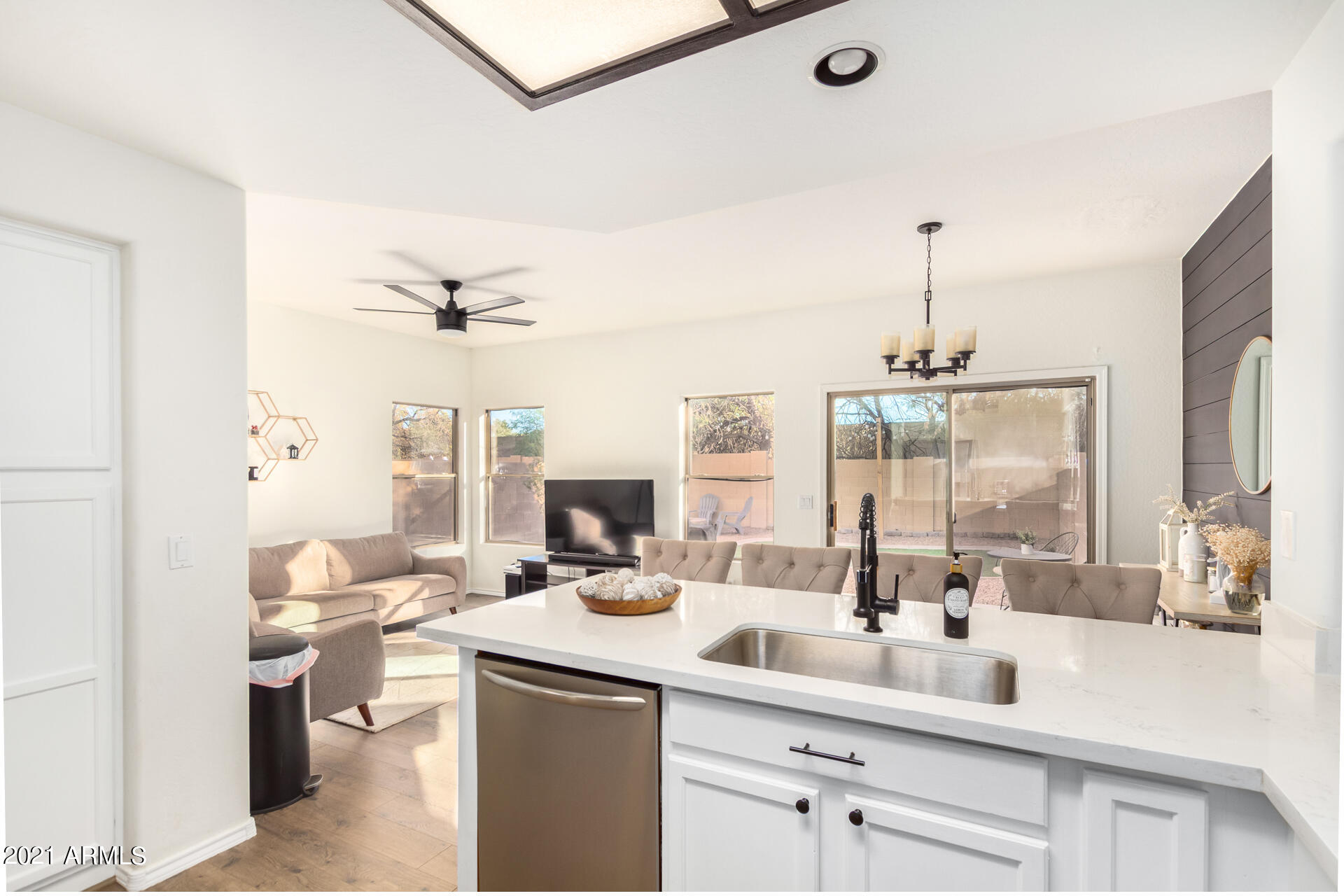 10537 West Almeria Road Avondale, AZ 85392 - Photo 9 of 34 0014-14-Almeria