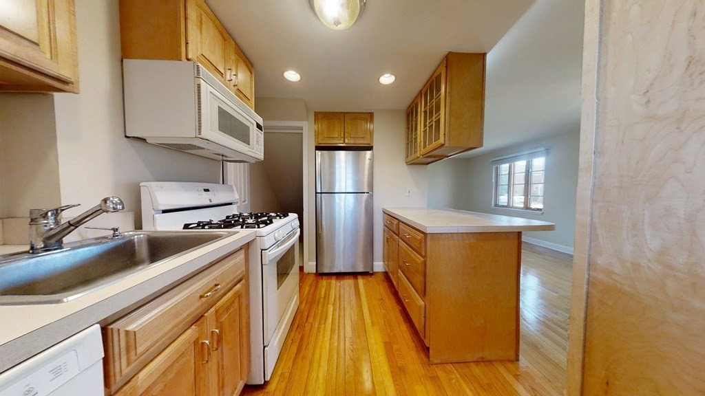 39 Pierce Road, Unit 39 Watertown, MA 02472 - Photo 5 of 11 Gallery Image 5