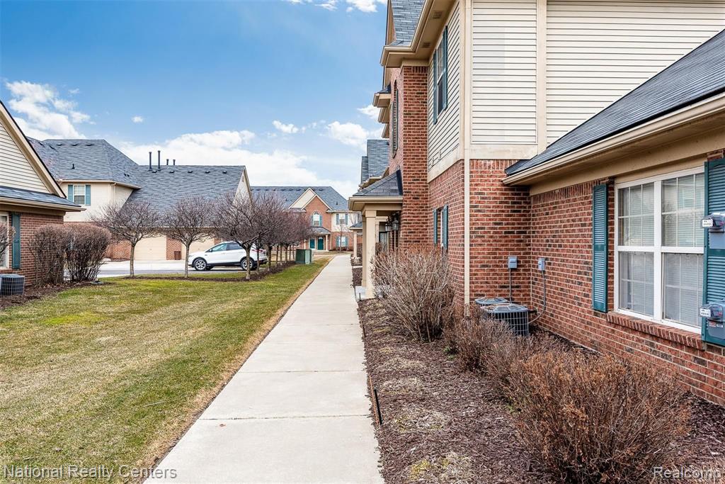 11740 Farmington Road Livonia, MI 48150 - Photo 3 of 31