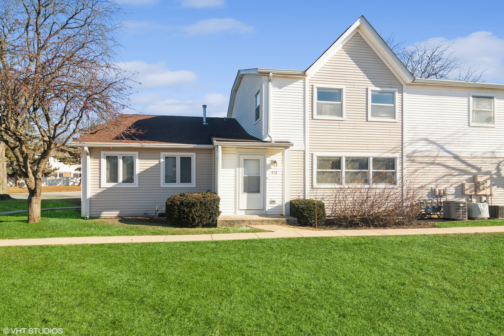 552 Inverrary Lane Deerfield, IL 60015 - Photo 1 of 23