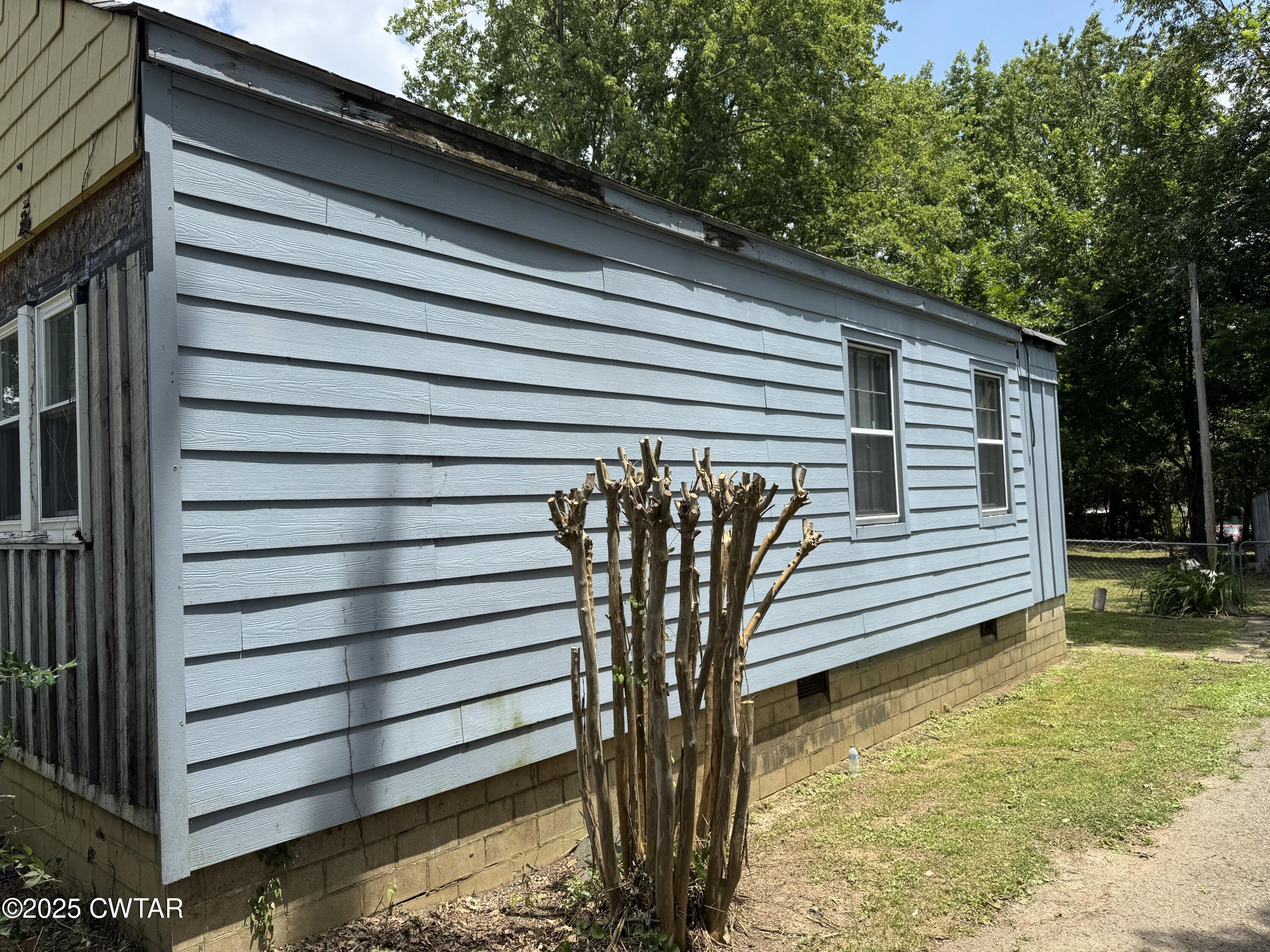 50 Webber Street Jackson, TN 38301 - Photo 2 of 25 IMG_0355