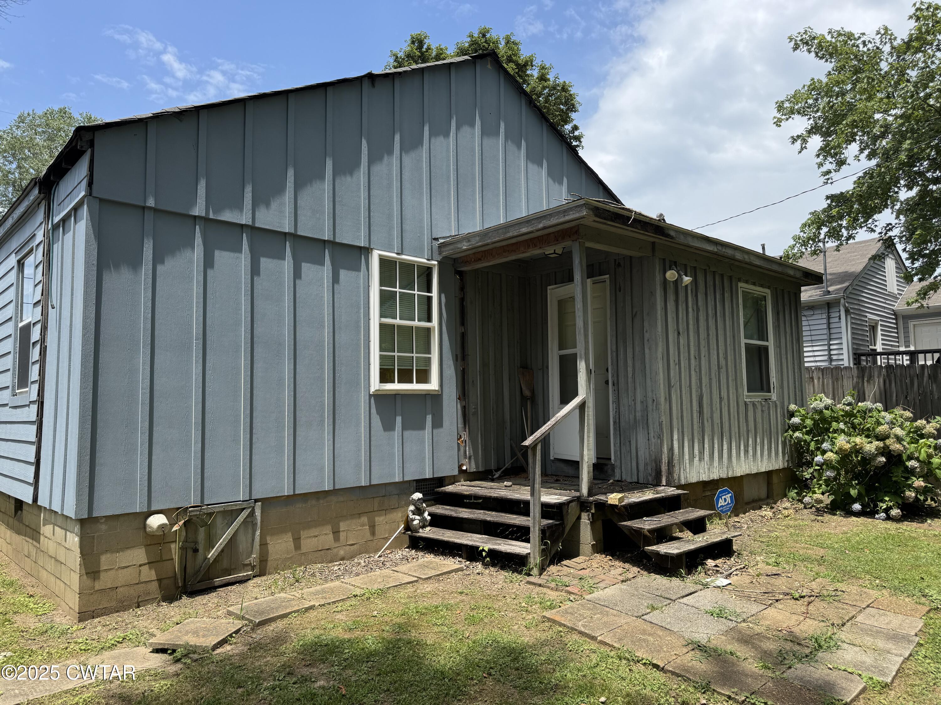 50 Webber Street Jackson, TN 38301 - Photo 3 of 25 IMG_0357