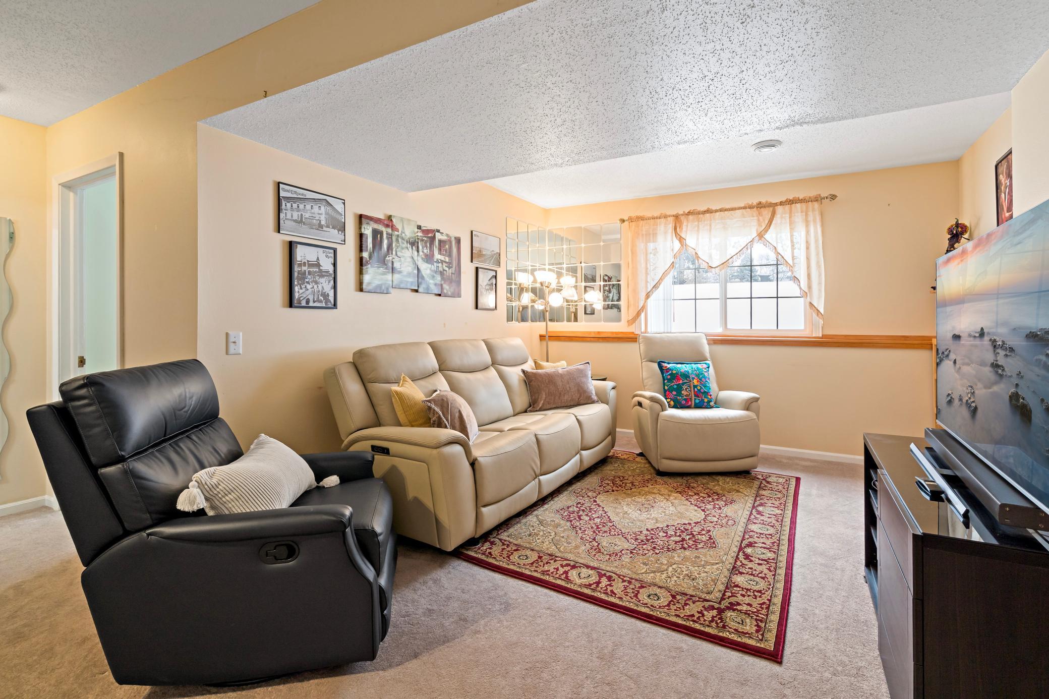 3690 Commonwealth Road Woodbury, MN 55125 - Photo 15 of 30