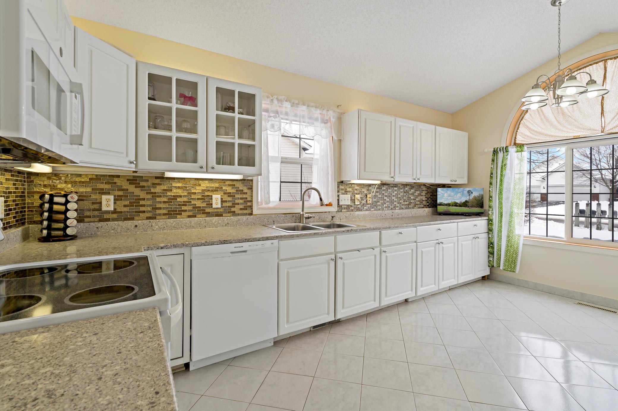 3690 Commonwealth Road Woodbury, MN 55125 - Photo 9 of 30