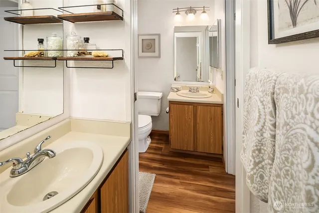 $384,999 | 260 Newport Way Northwest, Unit 23, Issaquah, WA 98027