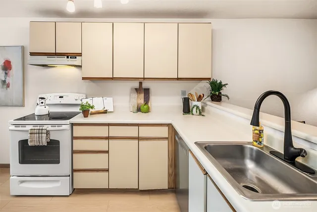 $384,999 | 260 Newport Way Northwest, Unit 23, Issaquah, WA 98027