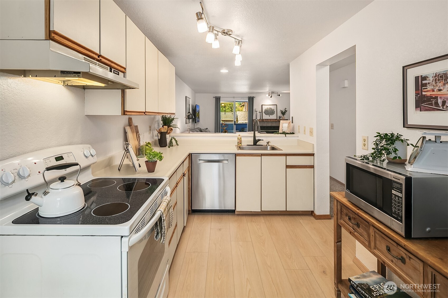 260 Newport Way Northwest, Unit 23 Issaquah, WA 98027 - Photo 14 of 22