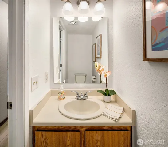 $384,999 | 260 Newport Way Northwest, Unit 23, Issaquah, WA 98027