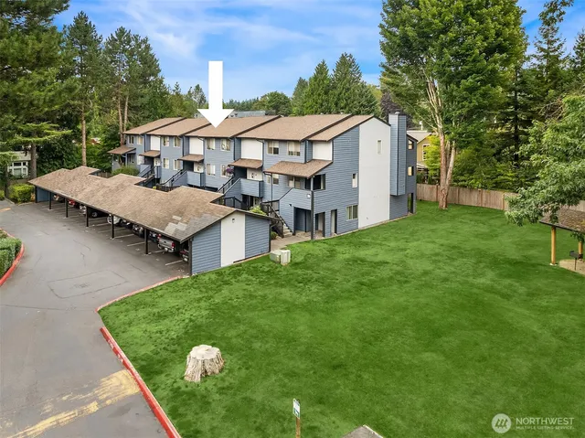 $384,999 | 260 Newport Way Northwest, Unit 23, Issaquah, WA 98027