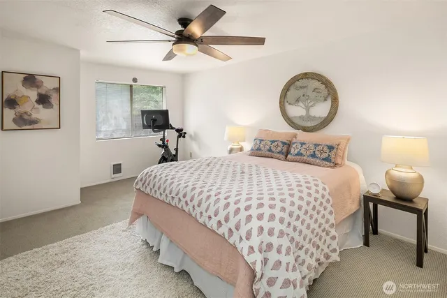 $384,999 | 260 Newport Way Northwest, Unit 23, Issaquah, WA 98027