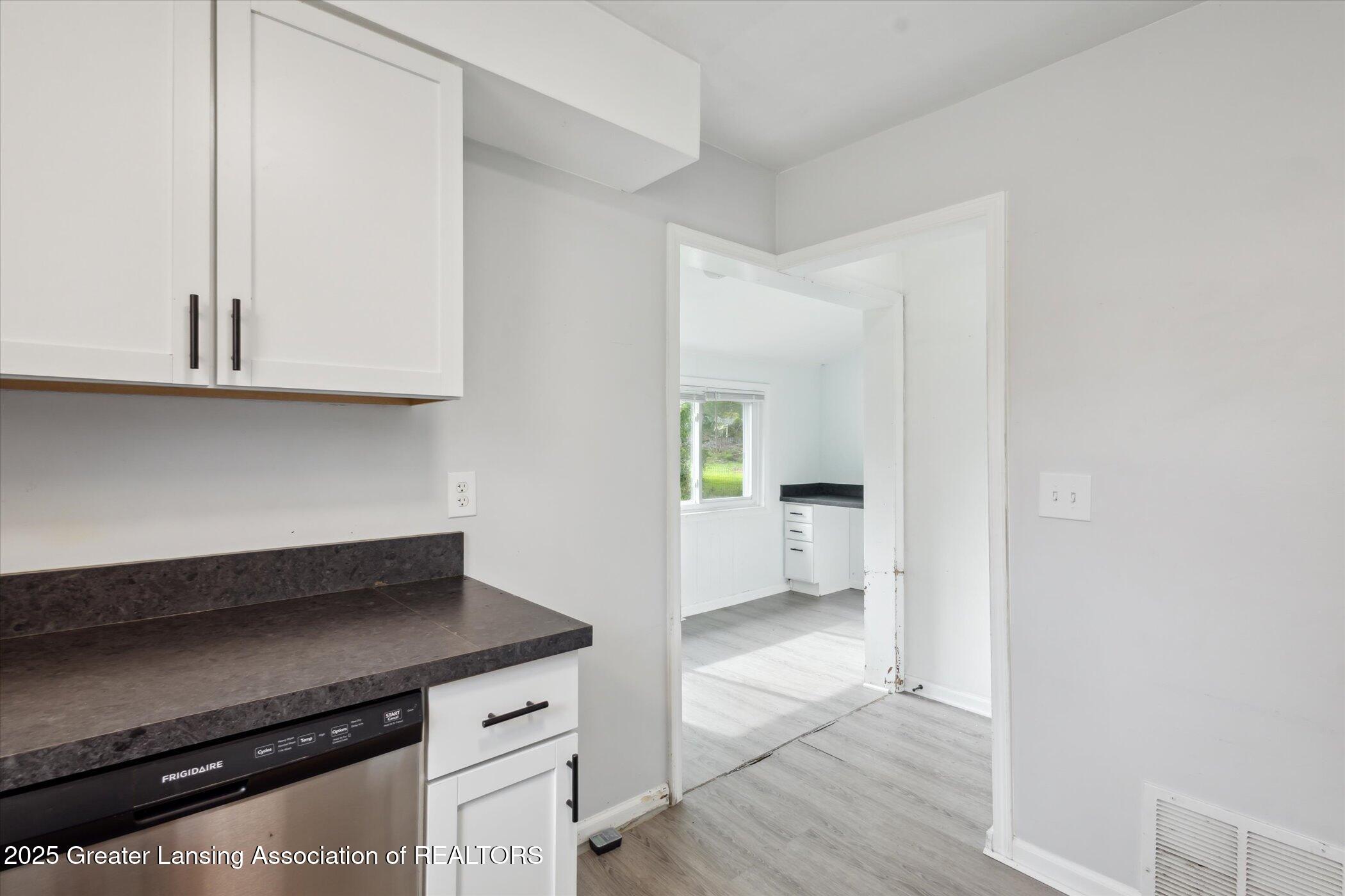 6050 South Waverly Road Lansing, MI 48911 - Photo 14 of 40 17-6050-S-Waverly-Rd-Lansing-MI-48911-Wi
