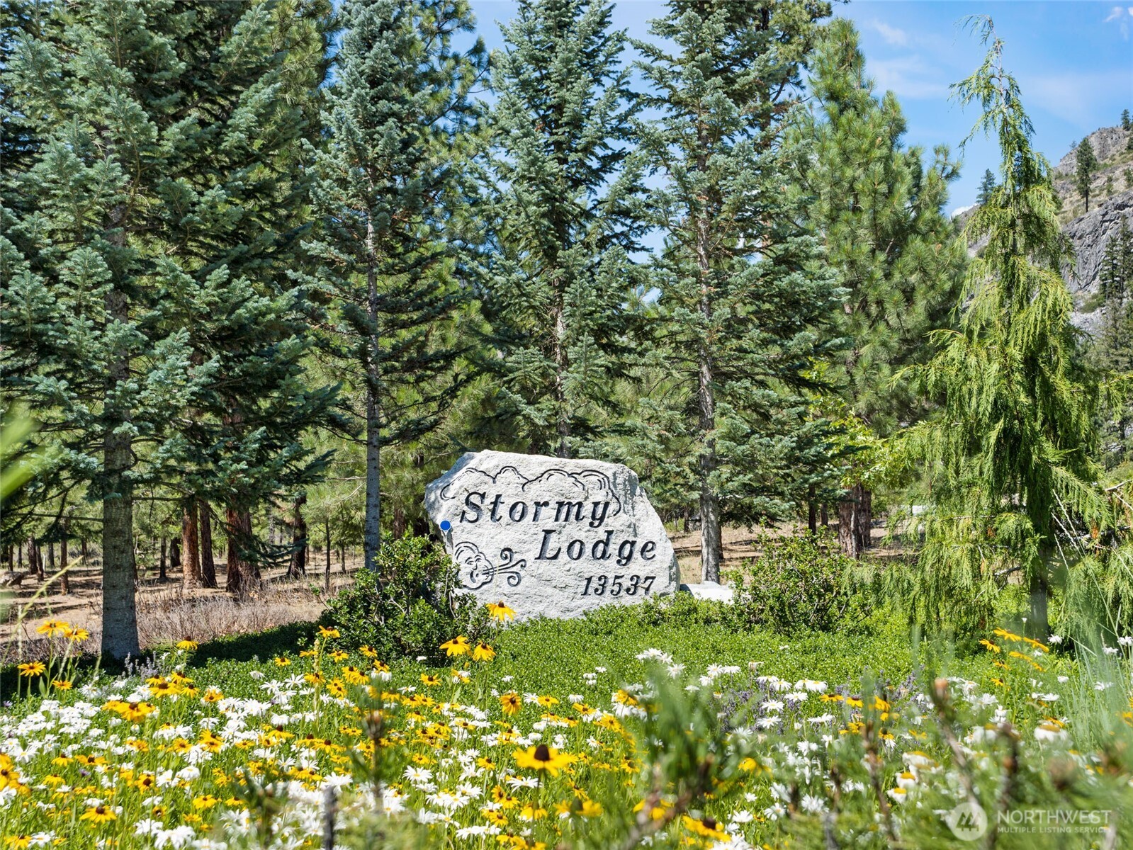 13537 Entiat River Road Entiat, WA 98822 - Photo 2 of 40 a sign of golf club on a wall under a tree