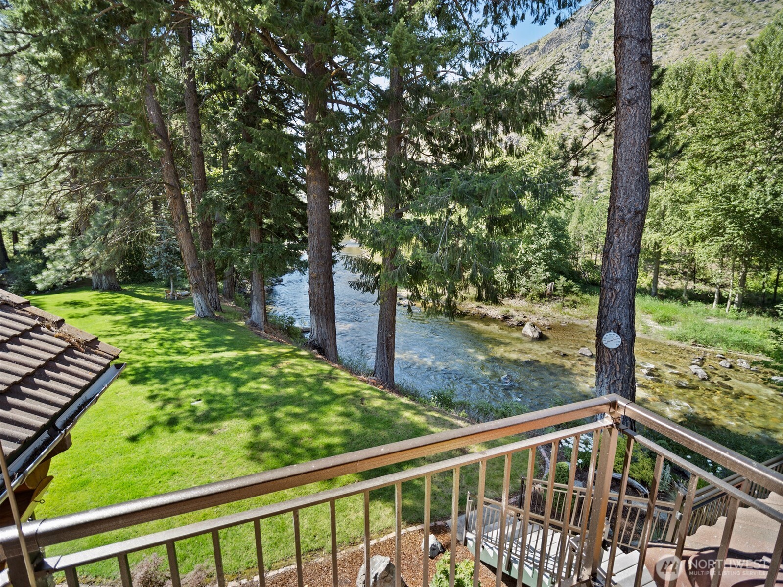 13537 Entiat River Road Entiat, WA 98822 - Photo 22 of 40 a view of a yard with large trees